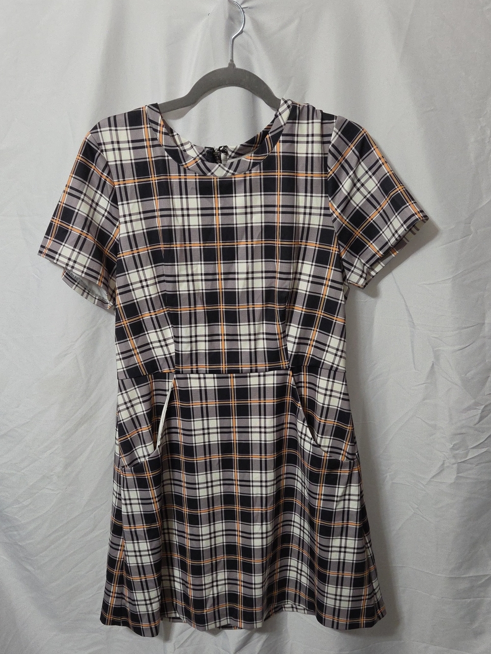 Plaid Short Sleeved Dress in Black, White & Yellow, w/Pockets, Large, Like New